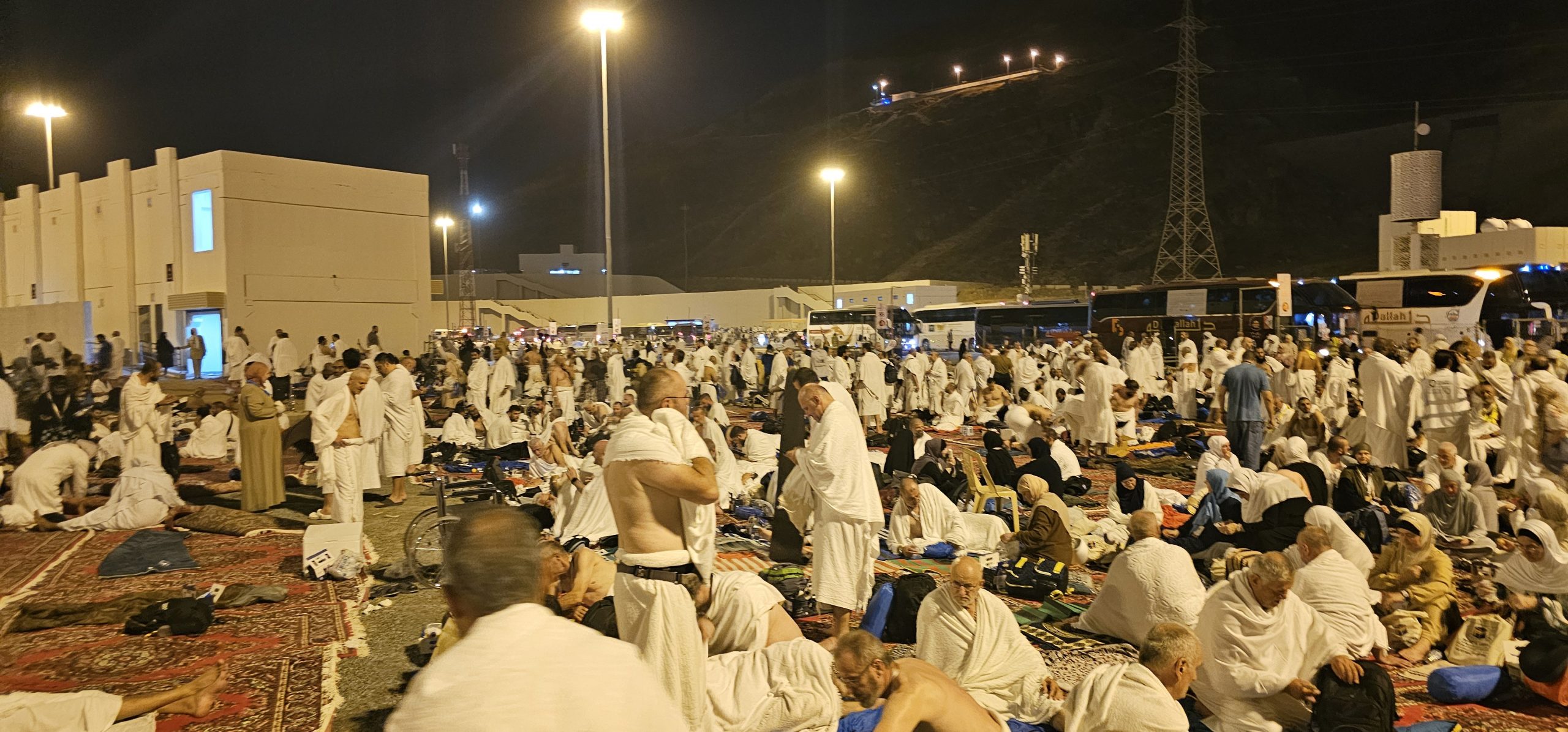 A scene showing worshippers during Muzdalifah